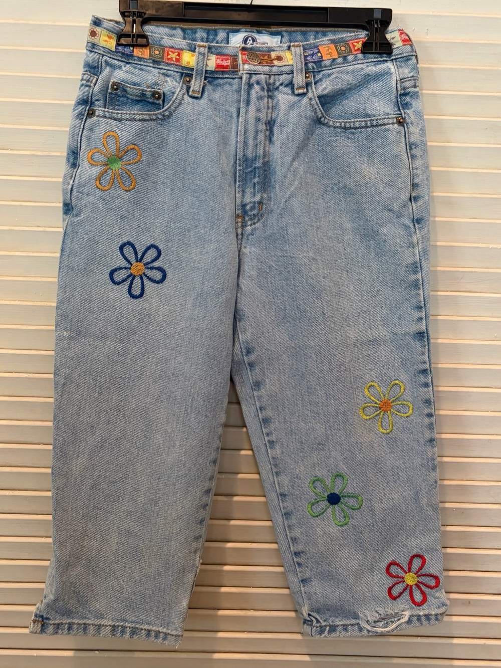 Arizona Jean Company Light Wash Cropped Jeans with Colorful Floral Embroidery